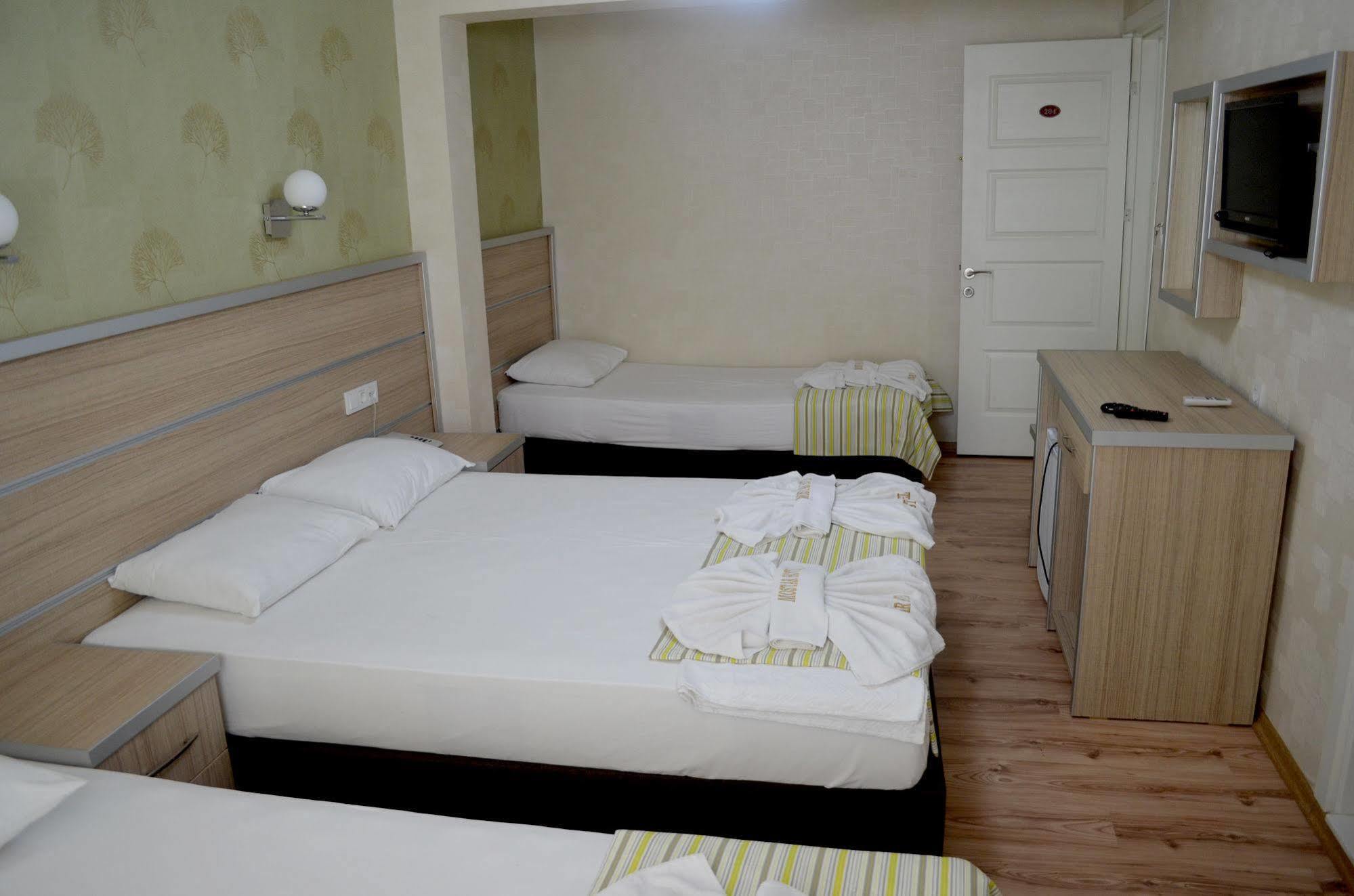 Mostar Hotel ไอวาลิค ภายนอก รูปภาพ